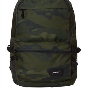 Oakley - 20L Street Backpack